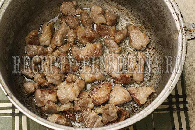 Жаркое по-домашнему из свинины и картофеля: 9 популярных рецептов