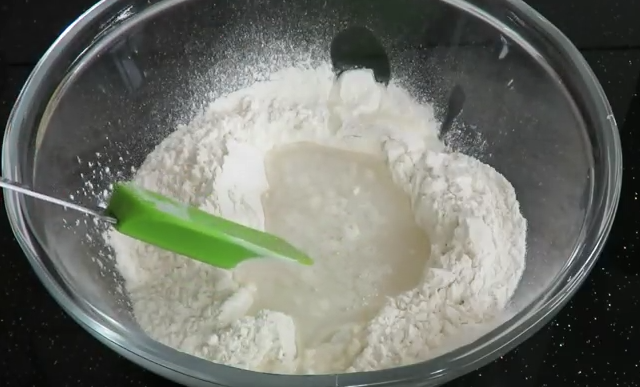 Слоеные пирожки с мясом
