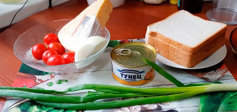 Вкусные бутерброды с тунцом - рецепт с фото