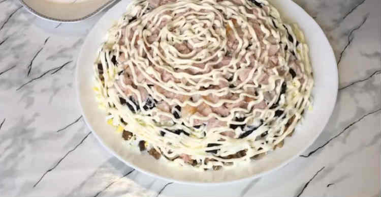 10 вкусных рецептов салата с копченой курицей