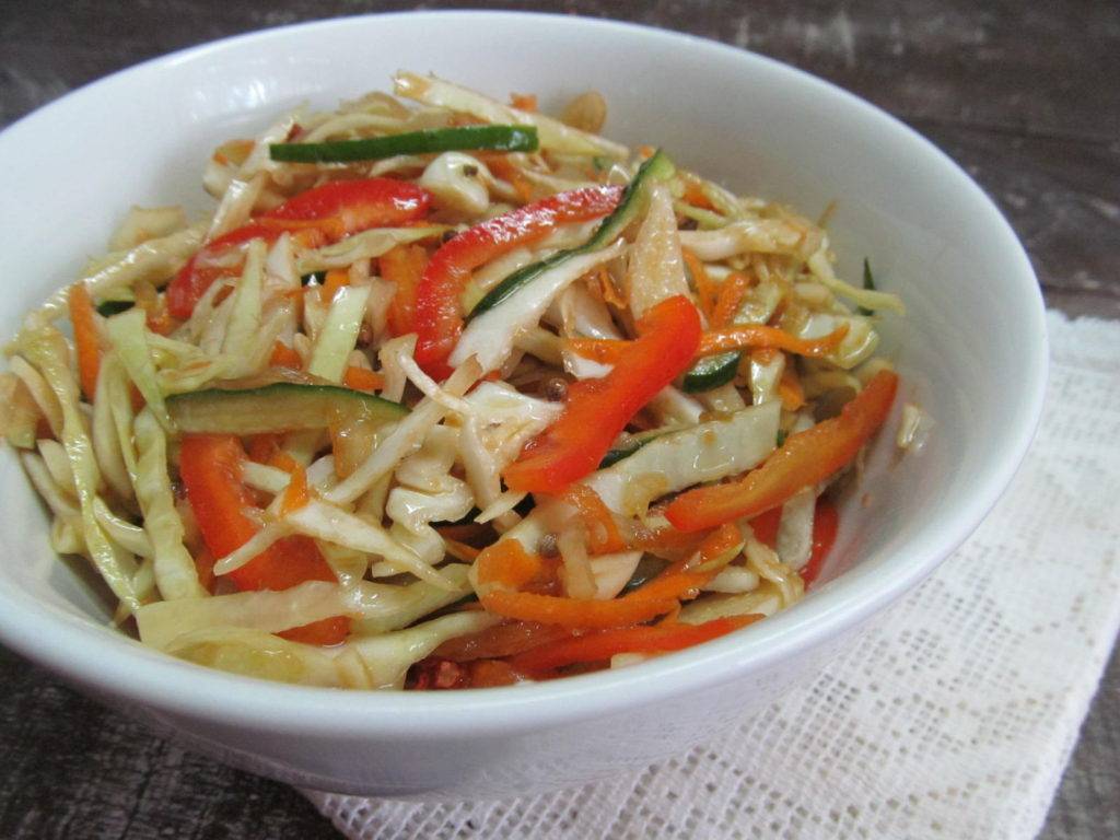 Салат из свежей капусты: 20 вкусных рецептов на каждый день