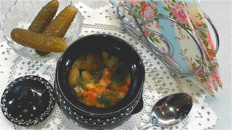 Суп-пюре из кабачков и картофеля с сухариками