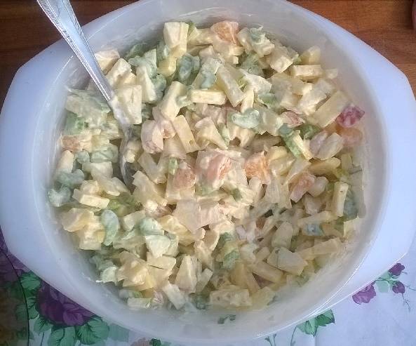 Салат "дамский каприз" с ананасом