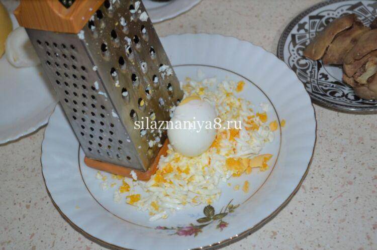 Салат с куриной печенью