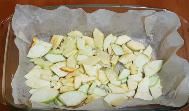 Шарлотка с творогом и яблоками рецепт с фото пошагово в духовке