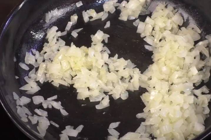 Три запечённых блюда в горшочках: картофель с рисом, с овощами и вкусная тушеная картошка