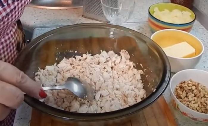 Вкусные салаты с грибами. 7 простых и подробных рецептов на день рождения и новый год