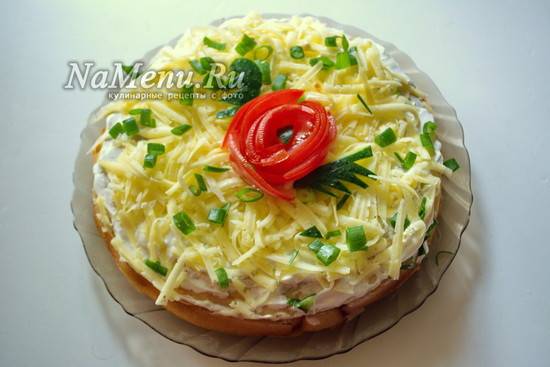 Блинный торт со сметанным кремом и бананами