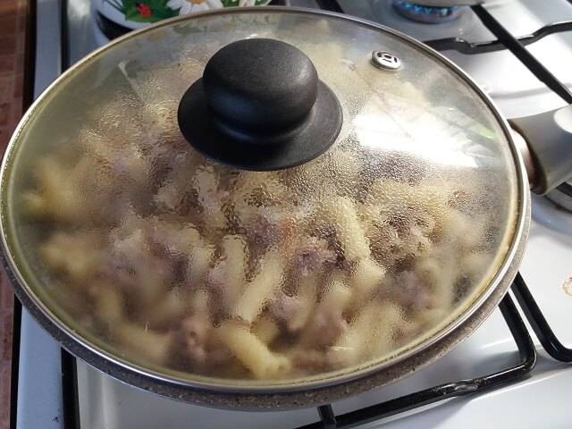 Готовим макароны по-флотски с фаршем на сковороде