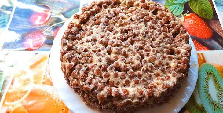 Торт из зефира без выпечки с фруктами, ягодами и орехами