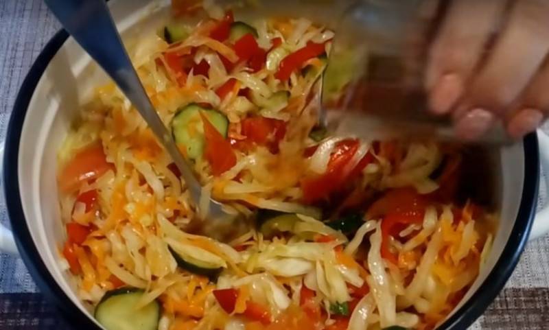 Салат из капусты с болгарским перцем: 4+ очень вкусных рецепта, калорийность и много идей