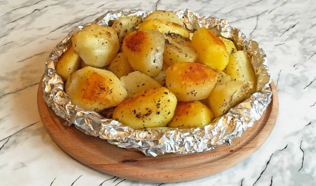 Картофель в фольге в духовке — пошаговый рецепт с фото