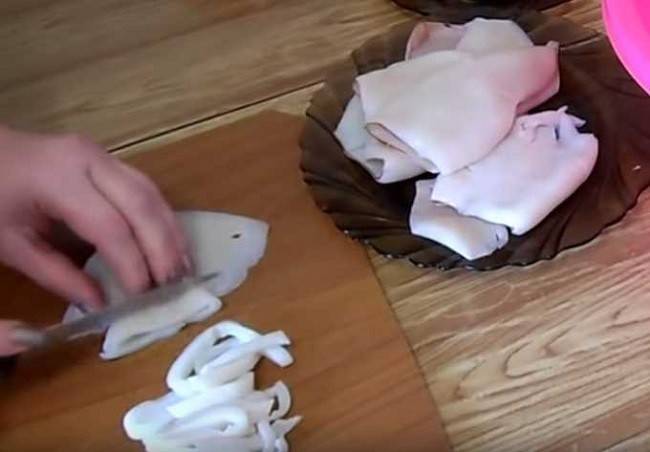 Рецепт: салат с кальмарами и сыром