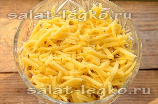 Салат с сыром и помидорами