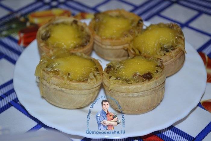 Жульен в картошке с грибами и сыром