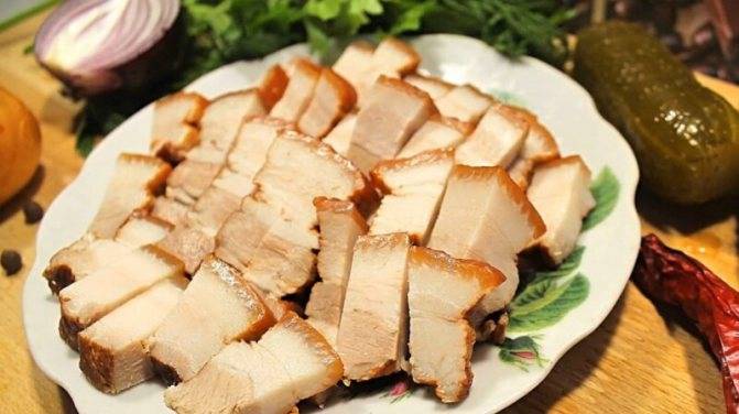 Сало вареное в луковой шелухе