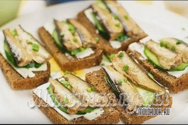 Помидоры, фаршированные сыром и чесноком: 12 простых рецептов