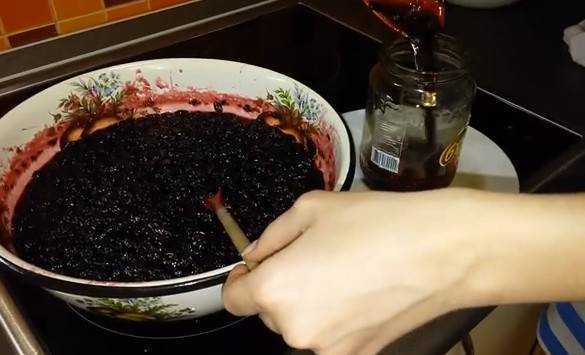 Вкуснейшее варенье из жимолости