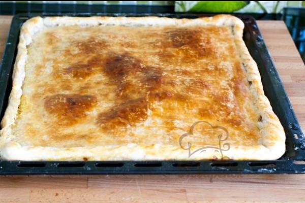 Курники из слоёного теста с курицей и картошкой