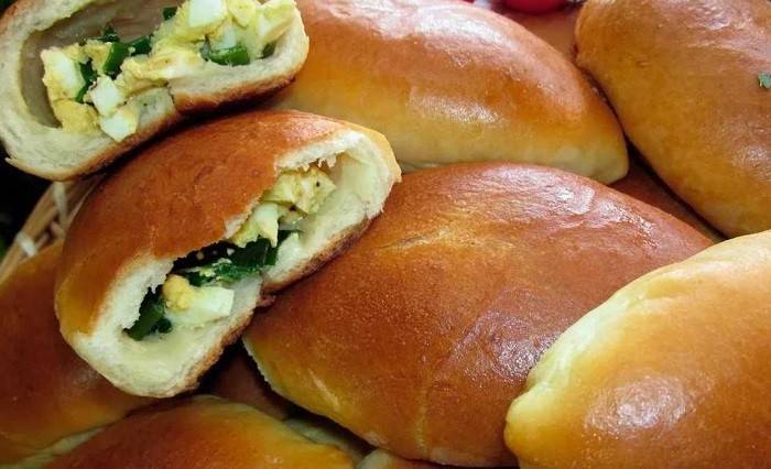 Пирожки с яйцом и луком