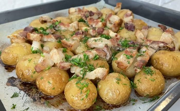 Картошка с овощами в духовке: в фольге, рукаве, горшочках