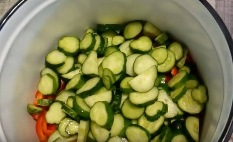 Салат из капусты с болгарским перцем: 4+ очень вкусных рецепта, калорийность и много идей