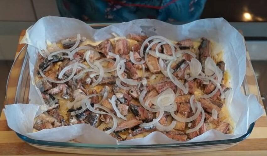 9 рецептов заливного пирога с красной рыбой (много вариантов начинки)