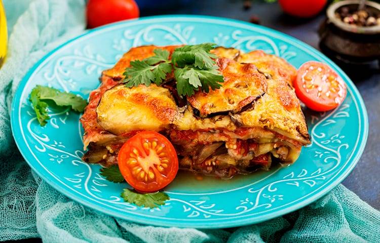 Тушеные баклажаны с овощами