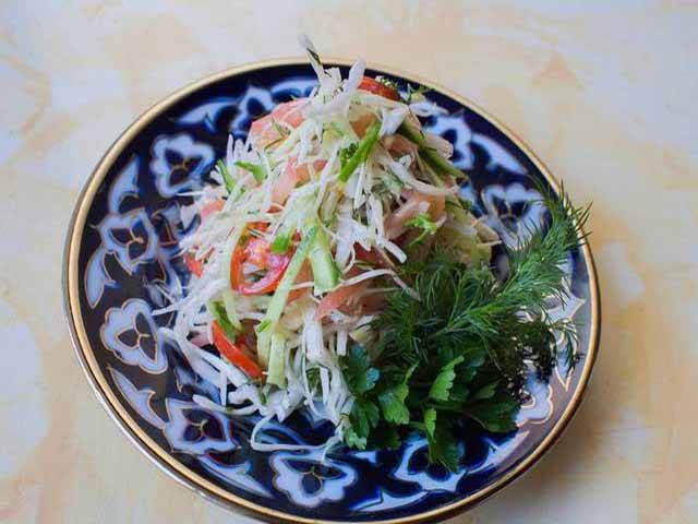 Салат из капусты с болгарским перцем: 4+ очень вкусных рецепта, калорийность и много идей