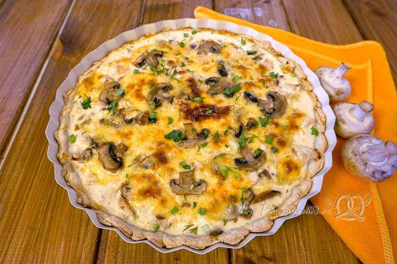 Киш с курицей, грибами и брокколи