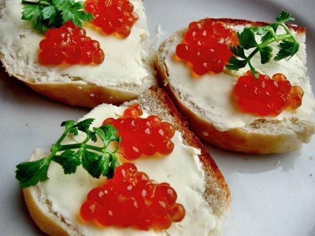 11 самых вкусных бутербродов с красной рыбой к новогоднему столу