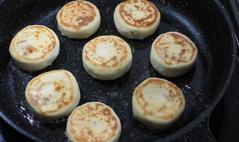 Сырники из творога: 20 пп-рецептов на любой вкус
