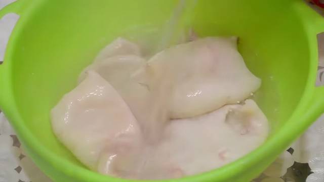 Салат с кальмарами и помидорами на праздничный стол