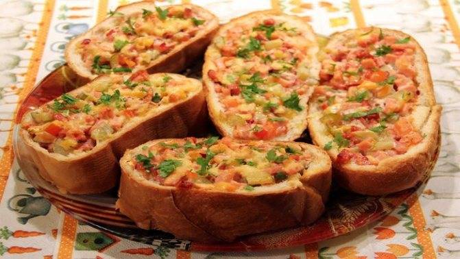 Горячие бутерброды с помидорами и сыром