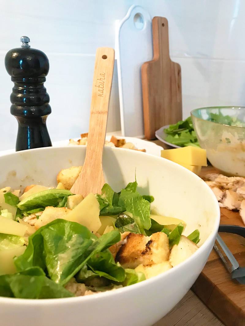 Салат цезарь с курицей в домашних условиях