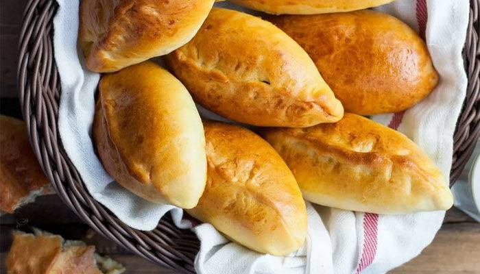 Рецепты выпечки сладких пирожков с яблоками и с ягодами. тесто для пирожков