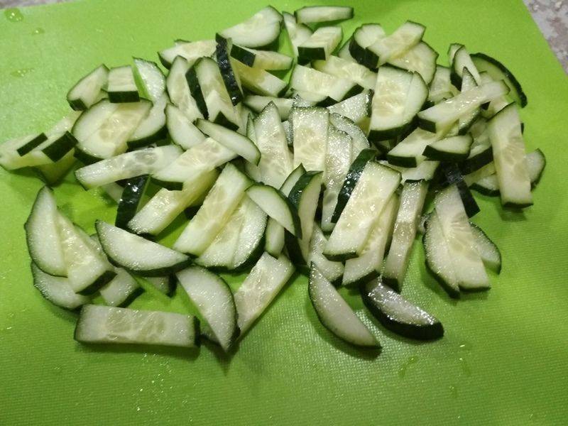 Салат с сыром и помидорами