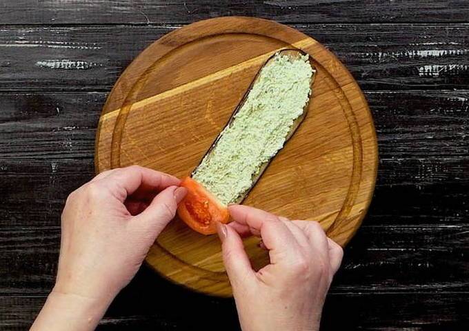 Рулетики из баклажанов с сыром и чесноком
