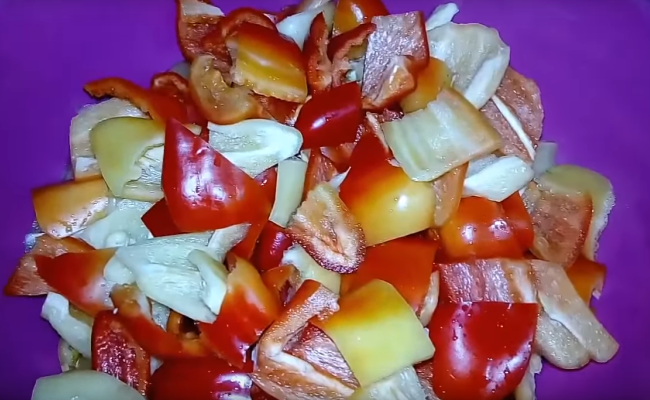 Макароны с томатным соусом на сковороде