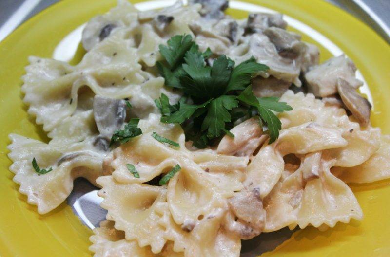 Сливочный соус из курицы с грибами