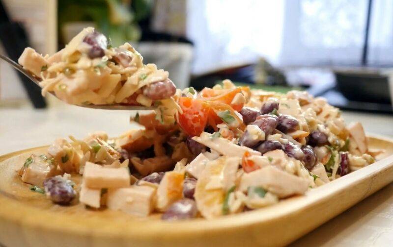 Салат сыр с чесноком и яйцом