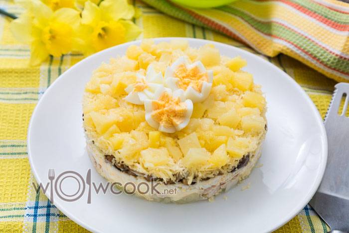 Салат с курицей и ананасами: классические рецепты очень вкусных салатов