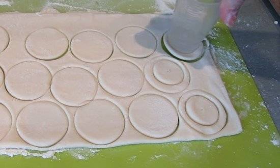 Закуска из лаваша: рулетики с сельдью и картофелем