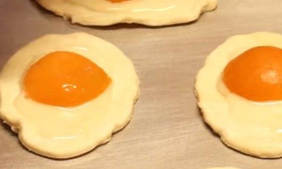 Как приготовить пирожки с яблоками для всей семьи