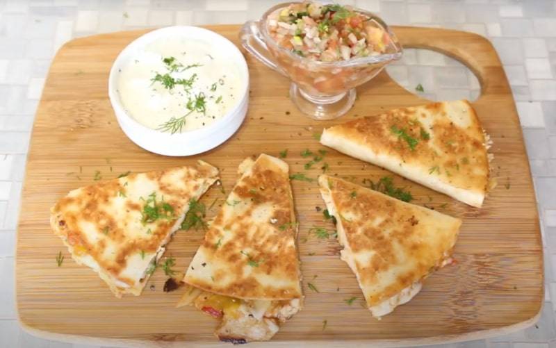 Готовим вкуснейшую мексиканскую кесадилью с курицей
