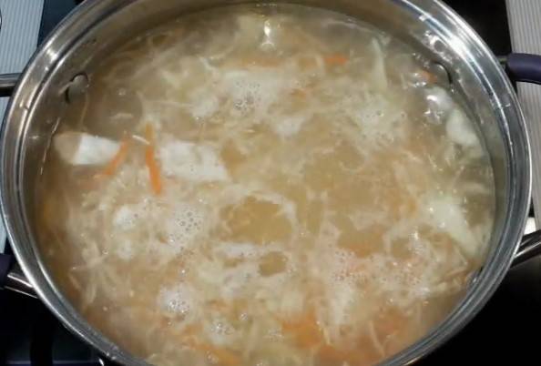 Вкусный борщ можно приготовить и в мультиварке: рецепт с фото