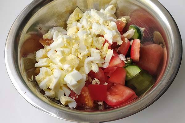 Салат из крабовых палочек с кукурузой классический рецепт с фото пошагово