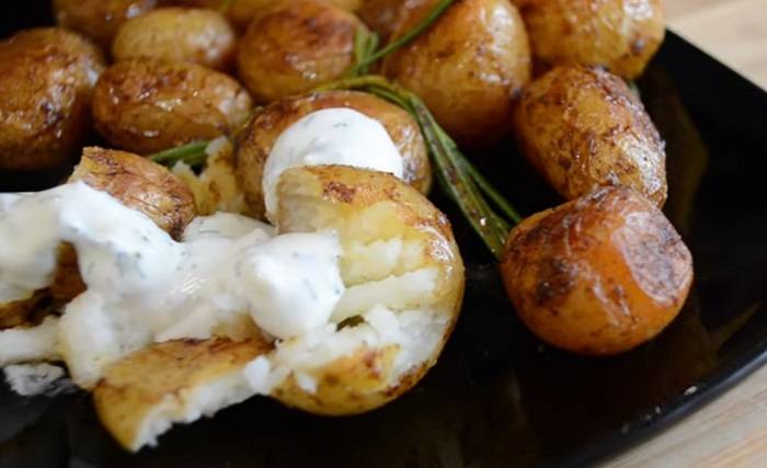 Картошка с овощами в духовке: в фольге, рукаве, горшочках