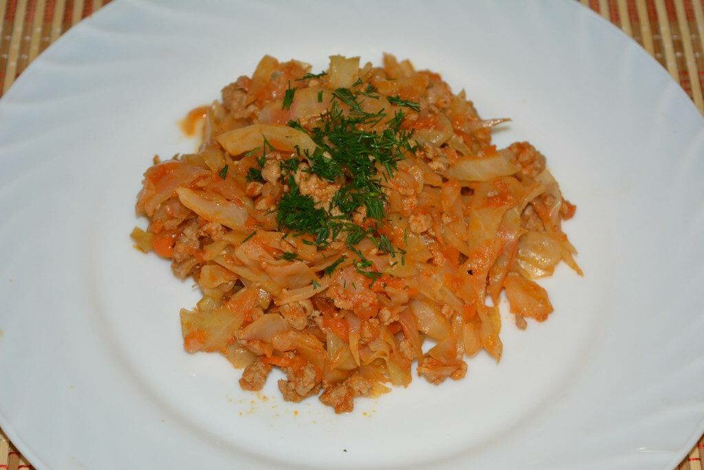 Тушеная капуста с фаршем