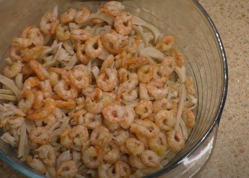 Рецепт: салат с кальмарами и сыром